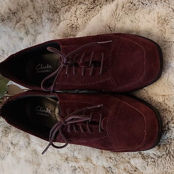 CLARKS Bendables Honest Q Women's Burgandy Suede Lace Up Oxford Pumps Size 6 - Picture 1 of 8